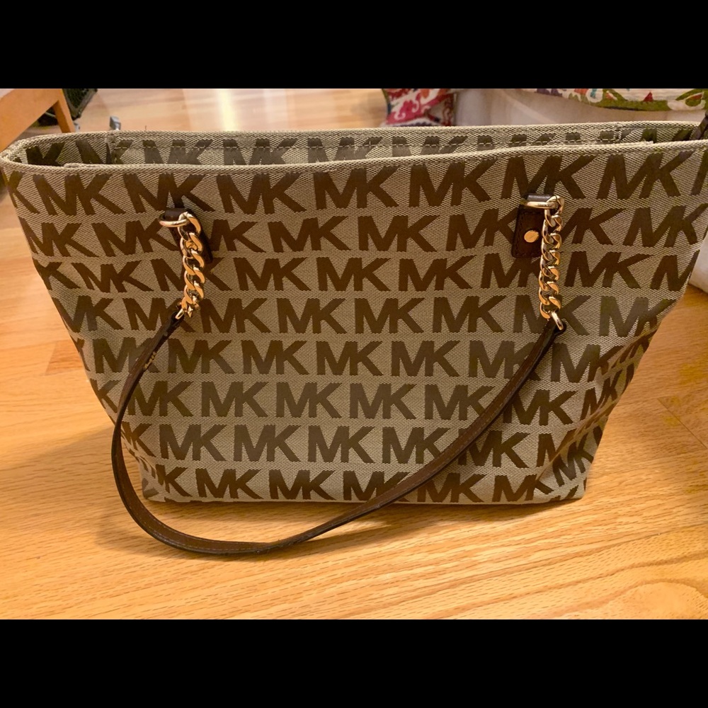 Excellent condition Michael Kors Signature tote